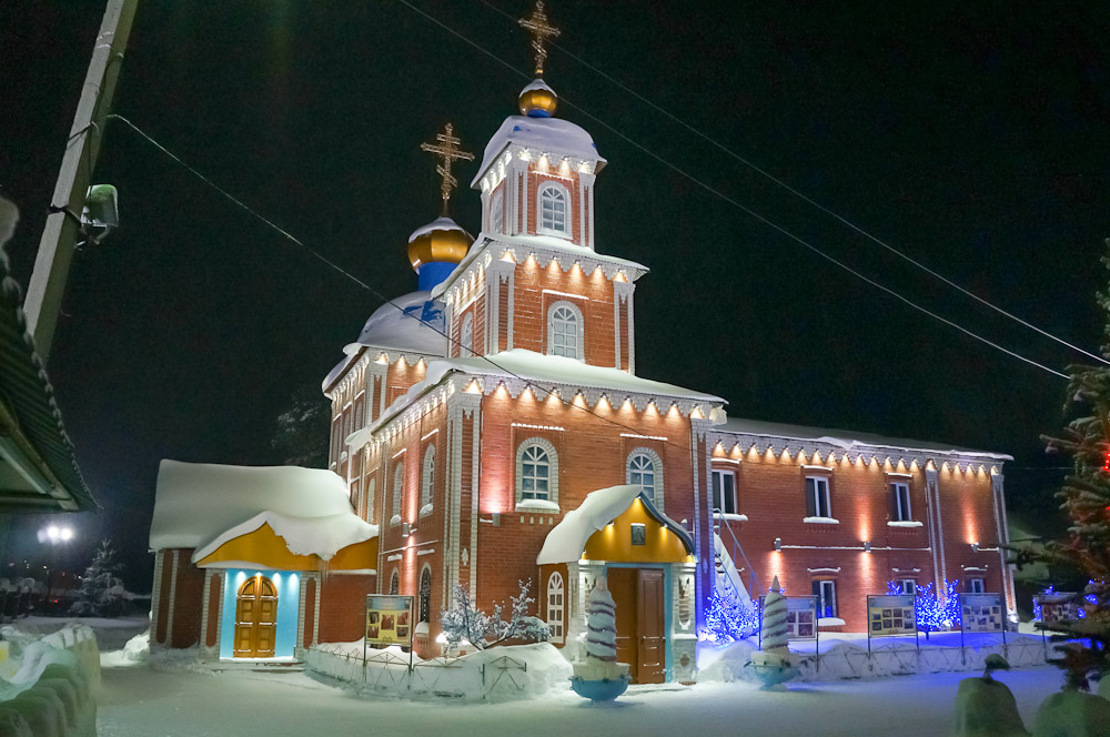 Федоровский сургутский телефоны. Посёлок Фёдоровский Сургутский район. Церковь Федоровский Сургутский.