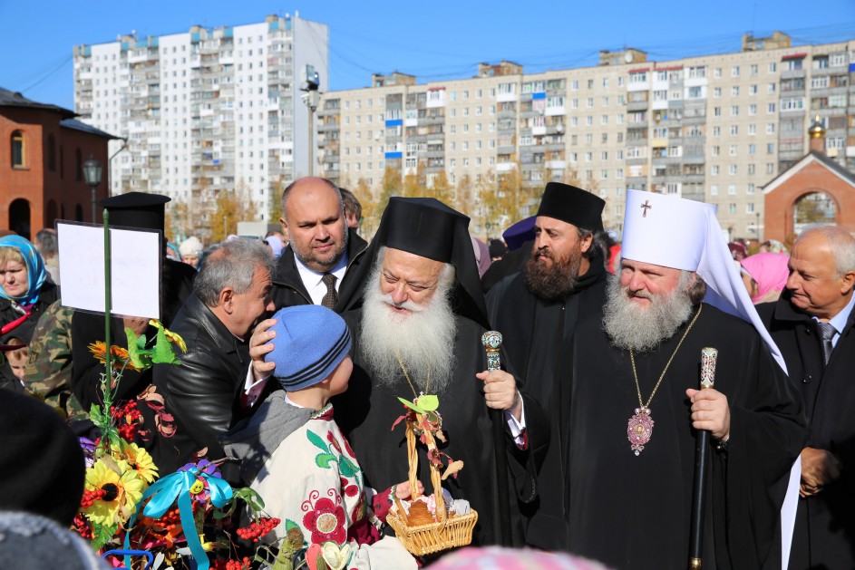 Храм Рождества Христова Нижневартовск осенний