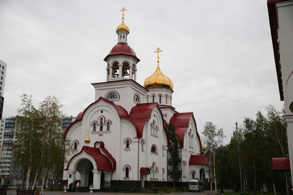 Храм в честь великомученика георгия победоносца. Храм Георгия Победоносца Сургут. Храм в честь великомученика Георгия Победоносца Сургут. Храм Георгия Победоносца Калининград. Настоятель храма Георгия Победоносца Сургут.