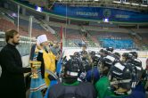 21 августа. Митрополит Павел совершил молебен перед началом хоккейного сезона с хоккеистами  клуба  «Югра».