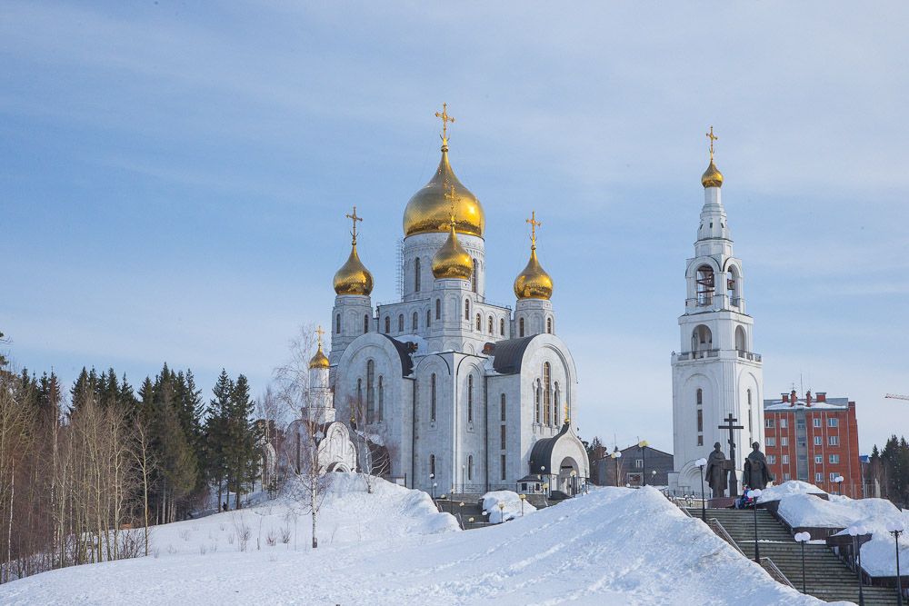 Ханты Мансийск гимназия храм Воскресения Христова