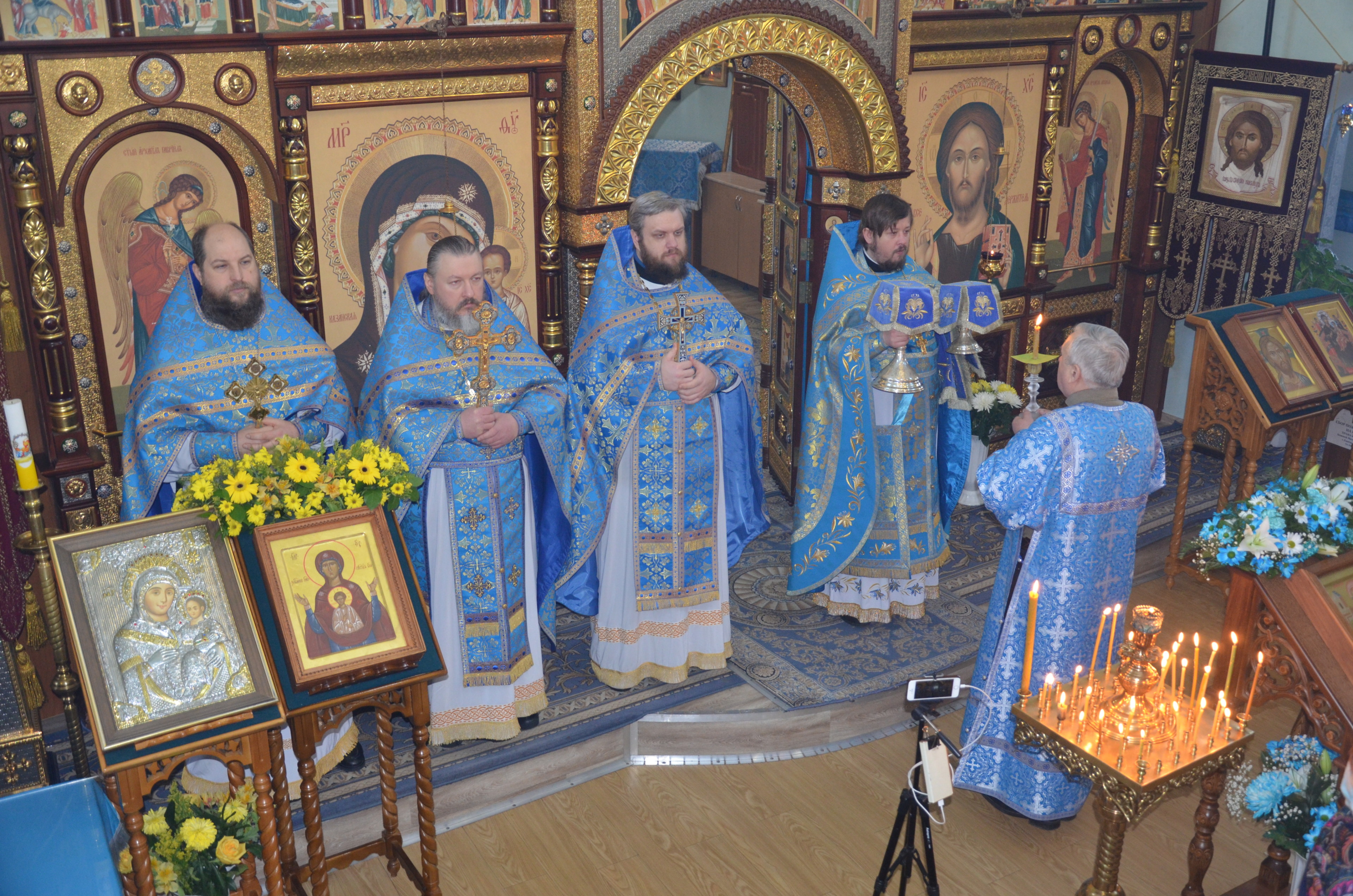 Богослужения в сретенском храме. Ханты Мансийск храм знамения Богородицы. Церковь Знамение Ханты. Храм в честь иконы Божией матери «Знамение» Сухотинка. Настоятель храма Христа Господня Ив Алтуфьево.