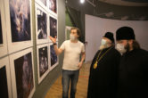 13 февраля. Митрополит Павел посетил выставочную экспозицию «Красная зона» в г. Ханты-Мансийске.