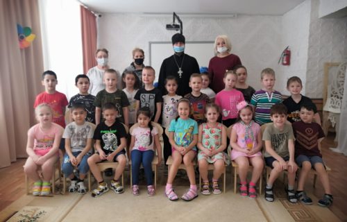 Березка ханты. Ханты-Мансийск садик Березка. Детский садик группа с детьми. За войну в детском саду. Дети рассказывают в дет саду.
