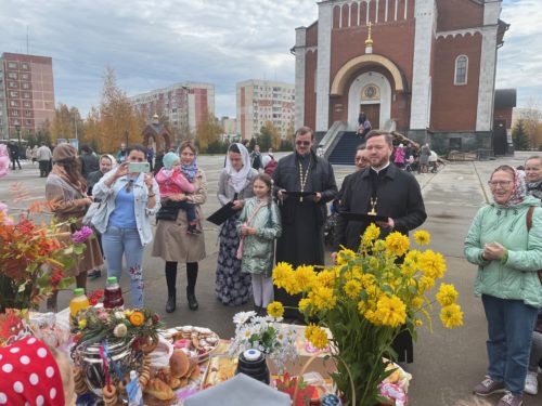 Храм Рождества Христова Нижневартовск осенний